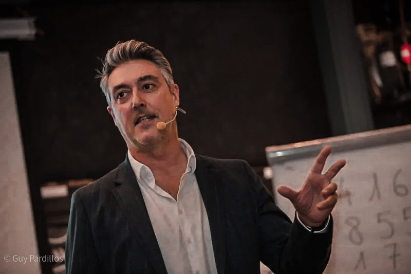 Guy Pardillos performing interactive magic at a corporate trade show