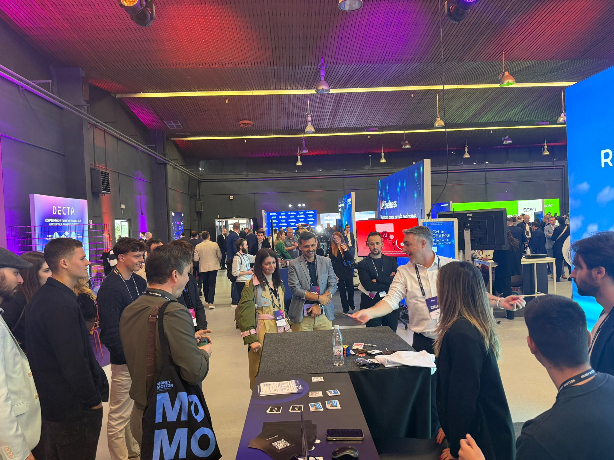 Trade show magician Guy Pardillos performing close-up magic for visitors at a corporate booth